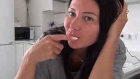 I rub my teeth with my finger dd