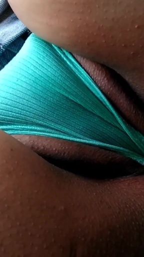 Souvenir cameltoe   Clip 2