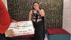 Pizza delivery boy fuck Indian lady
