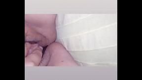 Mi amiga grabando mientras se graba porque necesita dinero