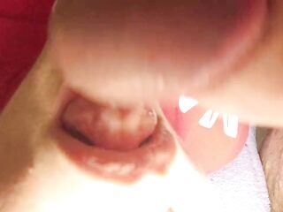 Amateur wife gets a massive creampie in her chunky twat. Twat trickling with jizz