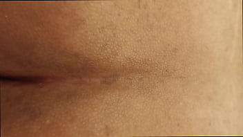 Me doy unos ricos sentones en mi dildo cabez&oacute_n y despu&eacute_s me empujo mi dildo nuevo doble cabecita