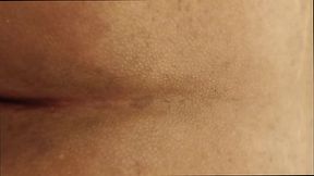 Me doy unos ricos sentones en mi dildo cabez&oacute_n y despu&eacute_s me empujo mi dildo nuevo doble cabecita