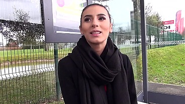 Plan insolite dans un bus pour Nelly !