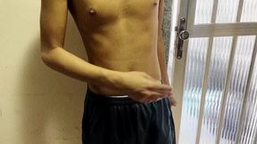 o filho da vizinha invadiu minha casa pra me comer acabou sendo comido e bebeu meu leitinho bem gostoso