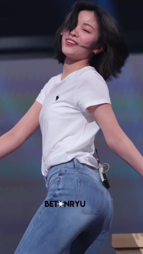 K-pop star shows off her tight asian ass