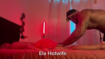 Ganhei massagem até a bucetinha ficar encharcada de tesão