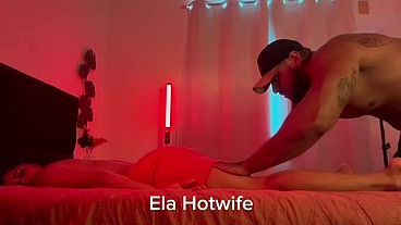 Ganhei massagem até a bucetinha ficar encharcada de tesão