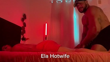 Ganhei massagem até a bucetinha ficar encharcada de tesão