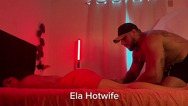 Ganhei massagem até a bucetinha ficar encharcada de tesão