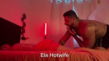 Ganhei massagem até a bucetinha ficar encharcada de tesão