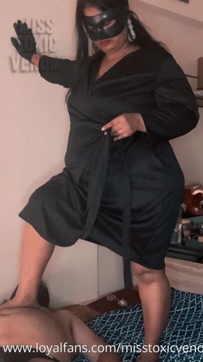 BBW Domme DeeJay displays her thick body and exhibits for her subscribers’ nasty comments to be read by her cucky boyfriend as she humiliates him