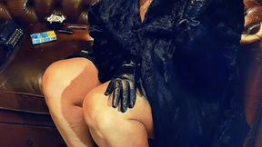 Topless - Fur coat, leather gloves and high heels - Dunhill Menthol 100