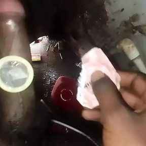 Masterbation hand job Indian boy Hindi video Pushpa bhabhi ki yad mein unko nahate hue dekh kar