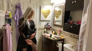 Emo Crossdresser Puts on Buttplug and Jerks Off