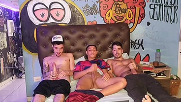 MEU AMIGO HETERO QUIS TRANSAR COMIGO