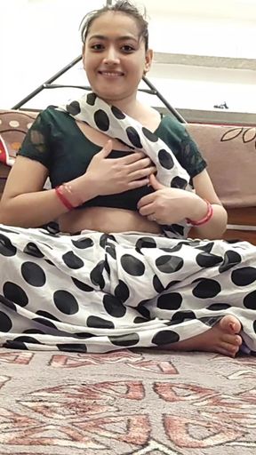 Village Bhabhi Gives Her Boyfriend Discount On Video
