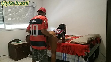 Flamenguista chama torcedora do Fluminense que faz boquete e da cu e deixa gozar dentro