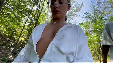 SaraDIamante fa un pompino ad un ragazzo nero nel parco mentre fa jogging