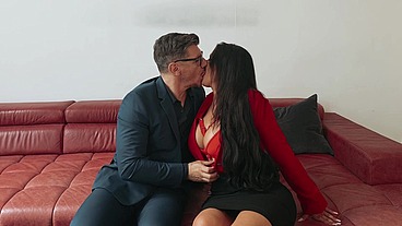 Sexy real estate agent Jolee Love gets fucked in her ASS by Denis ITALIAN BIG COCK