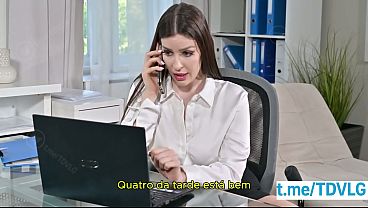 Secretaria Safada fode com entregador e colega de trabalho LEGENDADO