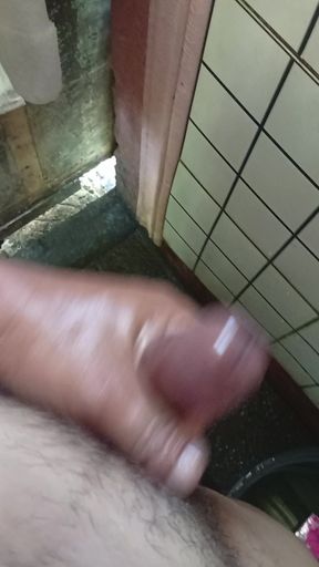 Sarap Magjakol habang naliligo