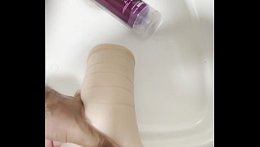 Solo com a bucetinha de borracha at&eacute_ gozar