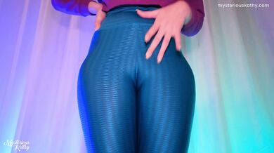 She teased her leggings tight and slipped into booty shorts for the hottest haul