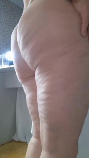 Unforgettable moment from "Stepmom trying on micro bikini to go to the beach and asks her stepson's opinion!! Comment and"