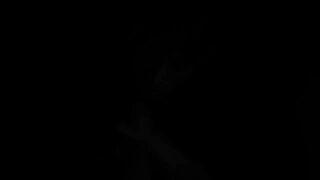 Amatör genç eşcinsel erkeklerin büyük penisle oral seks yaptığı ve anal ilişkiye girildiği POV videosu.