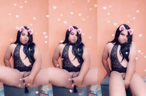 Esperando a que un macho alfa me penetre el ano travesti de closet sexo anal casero