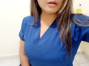 reto cumplido!! me masturbo en la clinica donde trabajo y casi llega mi jefe