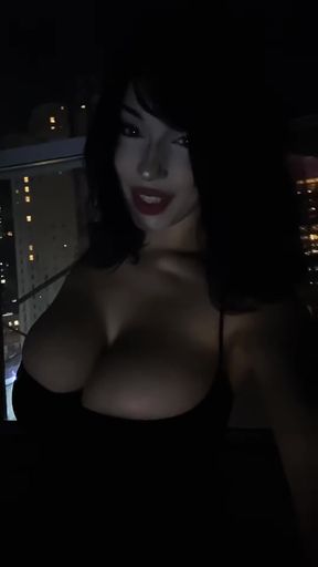 Sexy babe flaunts big tits