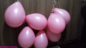 Balões rosa estourando com isqueiro