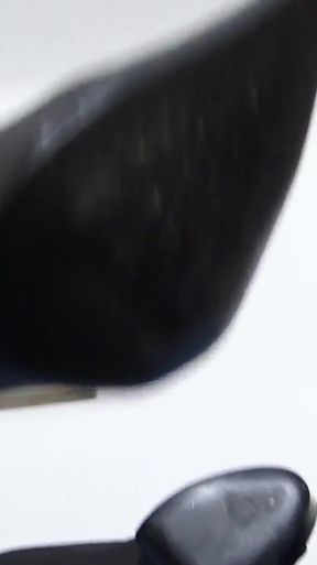 Cruel Reell`s Shoe Play!