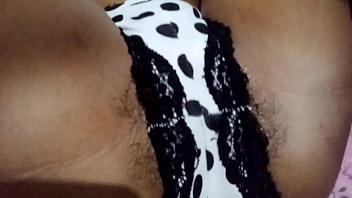 Lonely housewife finds her first solo orgasm