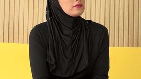 ”Sexy beautiful babe in hijab doesn't wear panties”