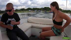 paola gurgel dando o rabo no barco no meio da represa guarapiranga em sao paulo - samuray farias