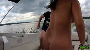 paola gurgel dando o rabo no barco no meio da represa guarapiranga em sao paulo - samuray farias