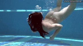 ”Adorable average body babe Jessica swimming naked”