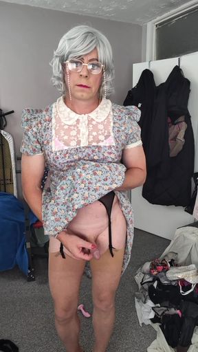 Granny holly riding a BBC dildo until sissygasm