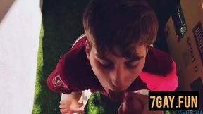 Fed With Cum: Elite Gay Amateur Blows His Way To Glory
