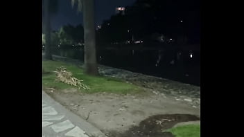 Turra me hace un pete al aire libre