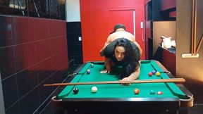 tesudo gostoso mostrou seu pau e sentei em cima com meu cu e depois fomos jogar sinuca