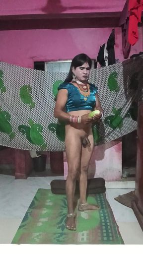 Madhuri bhabhi aj land ka pani likali
