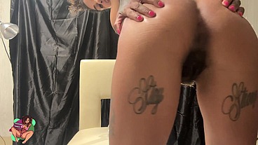 Bush Queen Riding a Chair until she cums