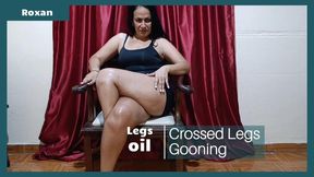 Huge crossed legs of a woman giving orders to masturbate (Cc3)