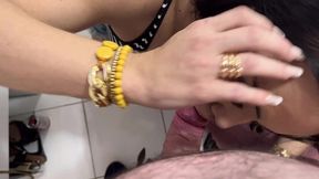motorista do onibus disse que eu parecia uma cabritinha, mandou ficar de quatro e mamar o pau grosso dele bem gostoso