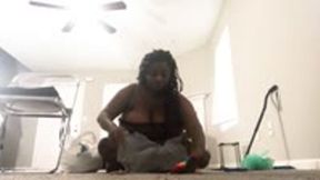 Creepy Teeny loves giant women and loves to see them doing chores around the house 1080