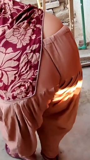 Desi pakistani girl big ass   Clip 1